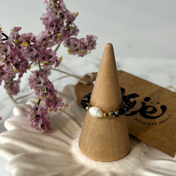 Pierścionek na gumce ze szkła, hematytu i perły