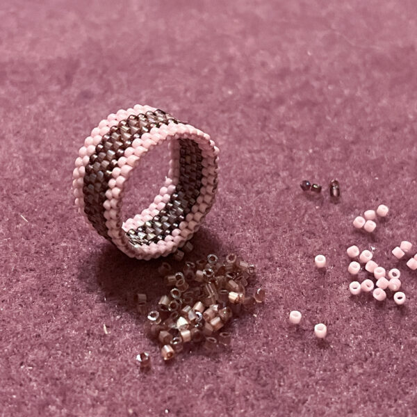 Pierścionek Pasmo Róż